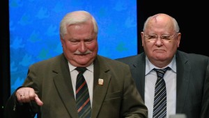 Горбачов, Валенса и краят на свободата