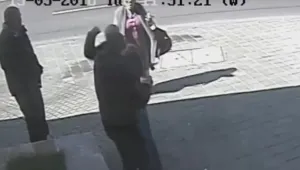 Появи се ново видео от побоя на бул. 