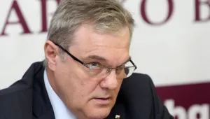 Румен Петков: Каналите за бежанци действат, защото не изградихме оградата