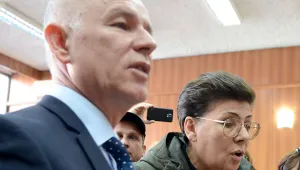 Оставиха в ареста жената, поръчала убийствата на шестима роднини