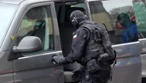 Каска и щит спасили полицаи от куршумите на Петър Коджейков