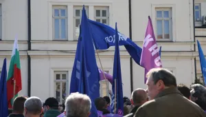 Протестът на служителите в „Булгартабак“ продължава