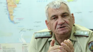 Началникът на отбраната защити президента за изтребителите