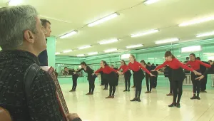Учители и ученици в Добрич недоволстват от закриването на танцовата паралелка