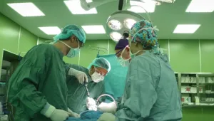 Оперираха по нов метод 5-годишно дете с над 100-градусово гръбначно изкривяване