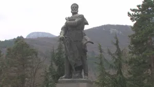 Руши се един от символите на Враца – паметникът на Христо Ботев