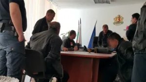 Задържаха двама мъже в Неделино, предложили подкуп на кмета (ВИДЕО)