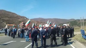 Протестиращи земеделци затвориха пътя София – Варна