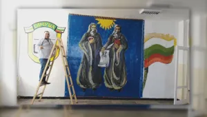 Директор художник разкрасява училище в Разградско