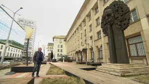 Местят паметника на Джон Атанасов пред Телефонната палата