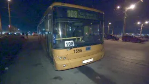 Автобус беше нападнат с камъни в движение в София