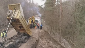 Пътят за Трън вече е отворен, свлачището е укрепено (ОБНОВЕНА)