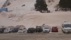 Жълта лавина падна в руския курорт Азау