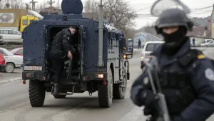 Сблъсъци в Косово след задържането на висш сръбски представител, 32-ма души са ранени 