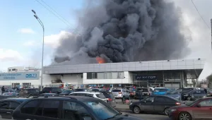 Пожар избухна в автоцентър в Санкт Петербург
