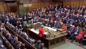 Нови рокади в британския парламент за намиране на изход от кризата 