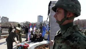 Шешел запали знамената на ЕС и НАТО на протест в Белград 