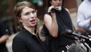 Челси Манинг се възстановява след опит за самоубийство