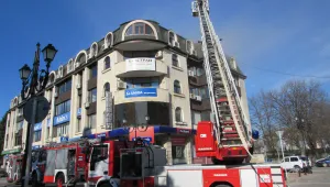 Пожар в офис в центъра на Русе вдигна на крак четири пожарни