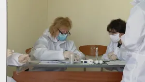 Училищни лекари и сестри на първа линия в борбата срещу COVID-19 във Варна