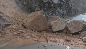 Свлачище край Троян, шофирайте внимателно