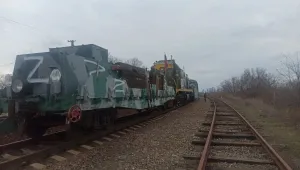 Броневлак Z: Русия евакуира чужденци към Крим по релси (ВИДЕО)
