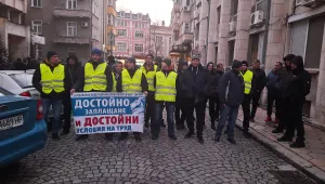 Полицаи излязоха на мълчалив протест в Пловдив
