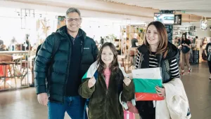 Летище София: Пътниците получаваха български трибагреник преди полета си