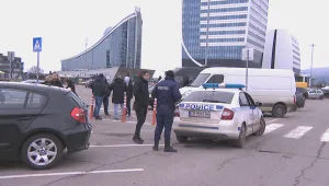 Задържаха трима души за обира на хипермаркет в София