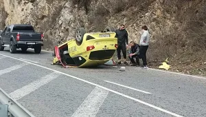 Такси се обърна по таван на пътя Стара Загора - Казанлък
