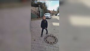Зов за помощ: Дете с тежка диагноза се нужда от операция, за да проходи 