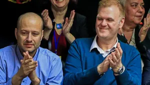 Първият гей брак в Гърция вече е факт, премиерът Мицотакис ги поздрави