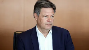 Вицеканцлерът Хабек: Германия трябва да е готова да се предпази от военно нападение (ВИДЕО)