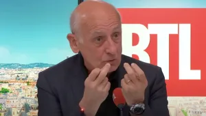 Журналист напусна, след като сравни френските действия в Алжир с нацисткото клане