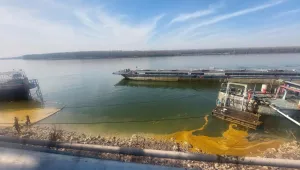 Разлив на мазни петна в река Дунав при Русе 