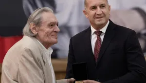 Румен Радев връчи Почетния знак на президента на Михаил Белчев