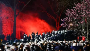 С гумени куршуми и водни оръдия: Турската полиция посреща протестиращи в Анкара