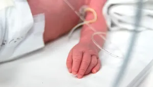 Бебе на 9 месеца е в болница в Монтана с фрактура на черепа