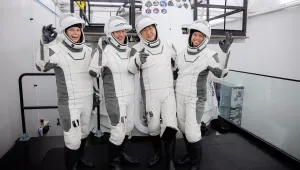 Директно над земните полюси: SpaceX изстреля четирима ентусиасти на първия по рода си полет 
