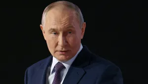 Путин затяга контрола: Русия гледа към Арктика, докато ограничава интернет у дома