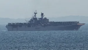 Американският военен кораб USS Tripoli пристигна в Близкия изток