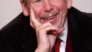 Вацлав Хавел дебютира като режисьор в Прага