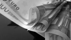 Спипаха митничар с подкуп след сигнал от тираджия