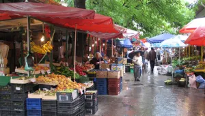 Данъчни и КАТ погнаха уличните търговци