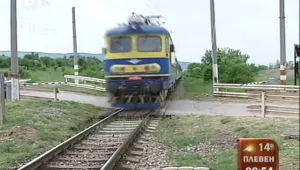 Шофьор се удари в локомотив – отърва се с лека контузия 
