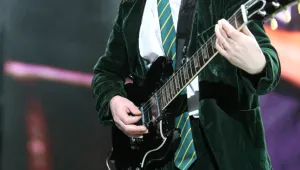 Музиката на AC/DC успокоява големите бели акули!