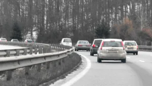Пътните настилки в страната са сухи, на места заснежени и мокри