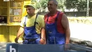 Работници намериха чанта, пълна с пари, и я върнаха