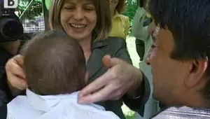 Фандъкова стана кръстница на деца, спасени от изоставяне