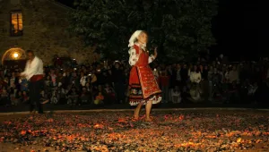 Сърцата на нестинарите и на роднините им в публиката бият като едно